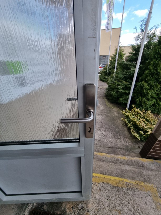 Kování se čtečkou Salto