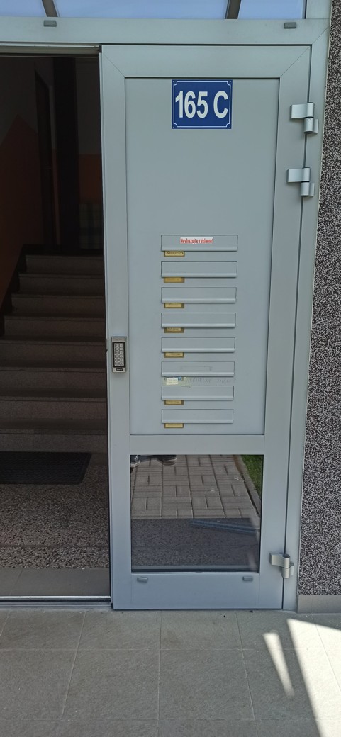 Motnáž čtečky čipů na dveřní křídlo