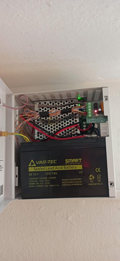 Záložní zdroj a propojení s domovním telefonem