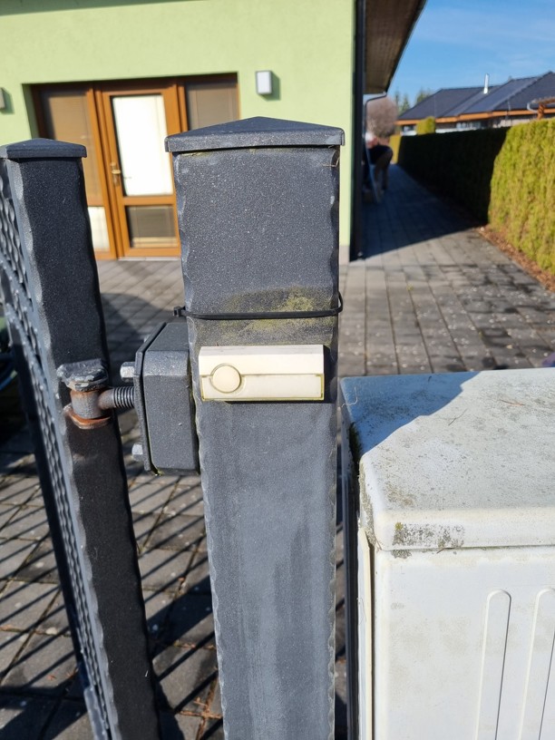 Obyčejné zvonkové tlačítko Obyčejné zvonkové tlačítko