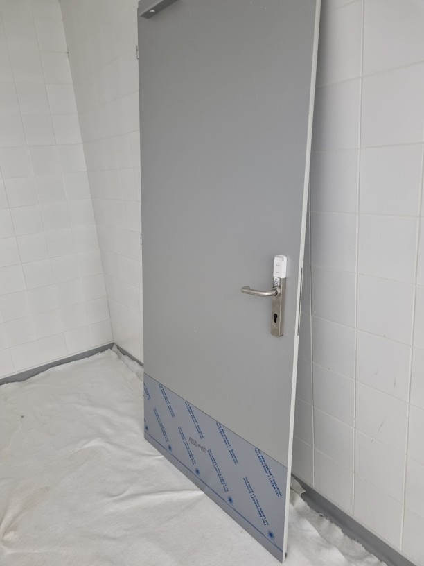 Dveře s okopovým plechem a Salto XS4 ONE Dveře s okopovým plechem a Salto XS4 ONE