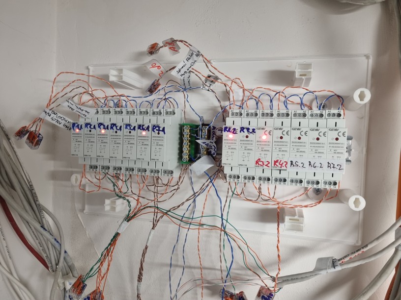 Řídící jednotka pro interlock smyčku Řídící jednotka pro interlock smyčku