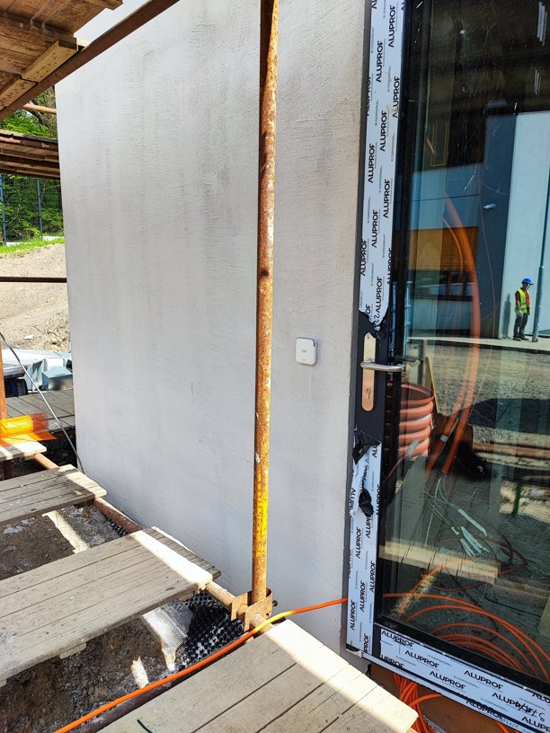 Hliníkové dveře se čtečkou Salto Hliníkové dveře se čtečkou Salto