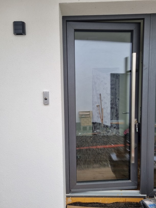 Dveře na otisk prstu