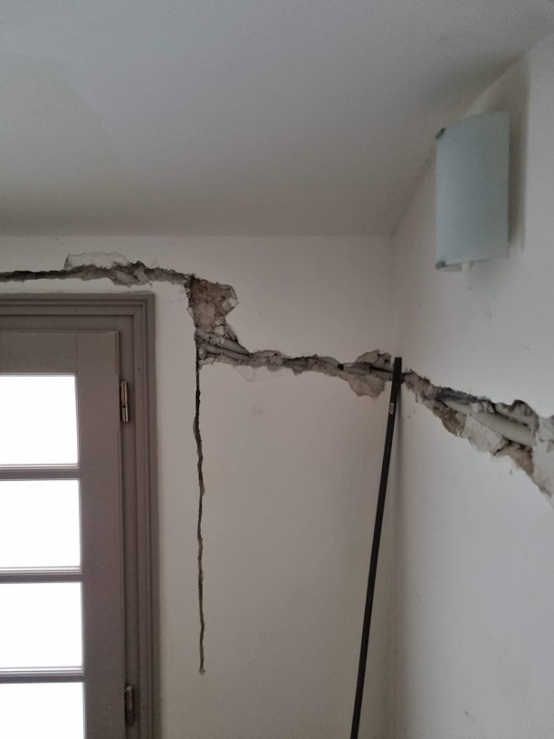 Drážky pro kabel přístupový systém