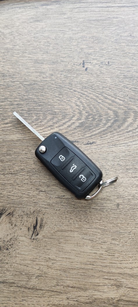 Detail kompletně vyfrézovaného a složeného vystřelovacího autoklíče pro vozy Volkswagen.