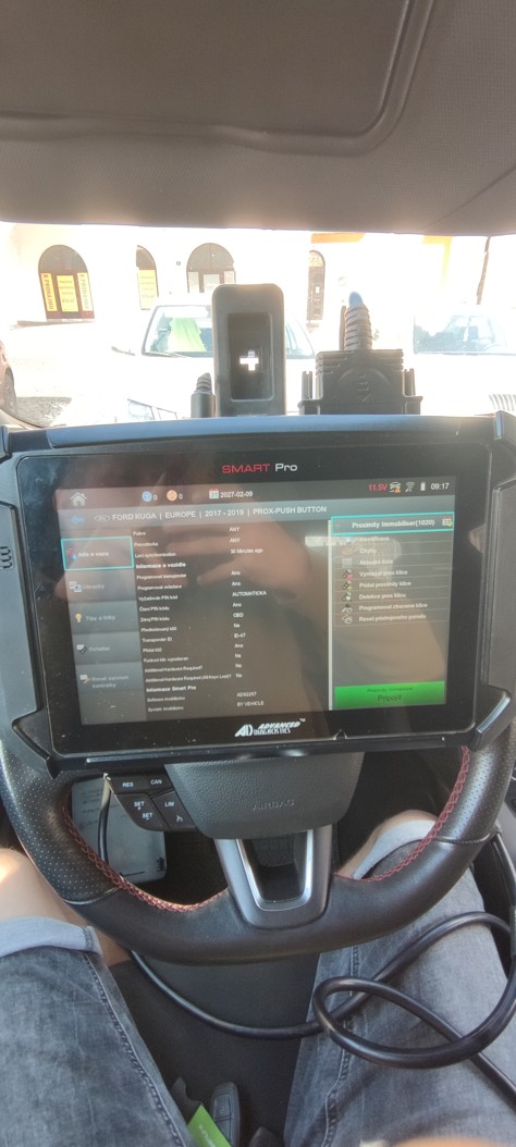 programovani-bezkontaktniho-klice-ford-kuga-smart-pro.jpg Detail obrazovky profesionální diagnostiky SMART Pro při kódování Proximity imobilizéru ve voze Ford Kuga.
