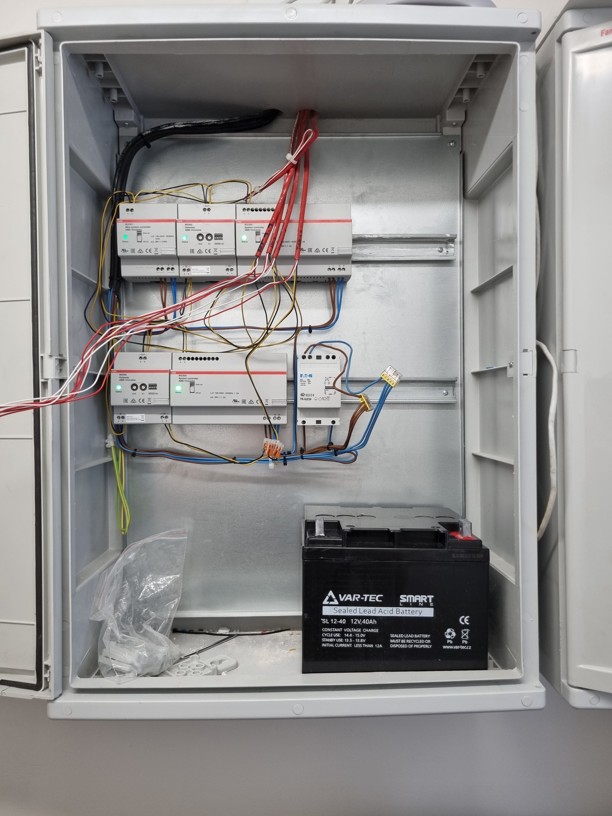 Záložní baterie pro přístupový systém