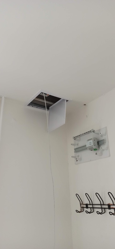 Tažení kabeláže ve stropních podhledech