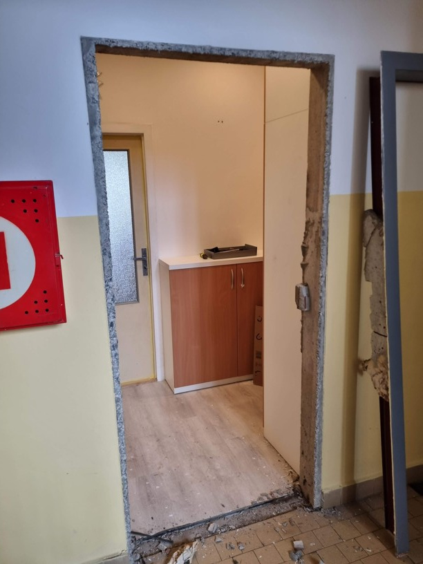 Původní zárubeň demontovaná ze stavebního otvoru