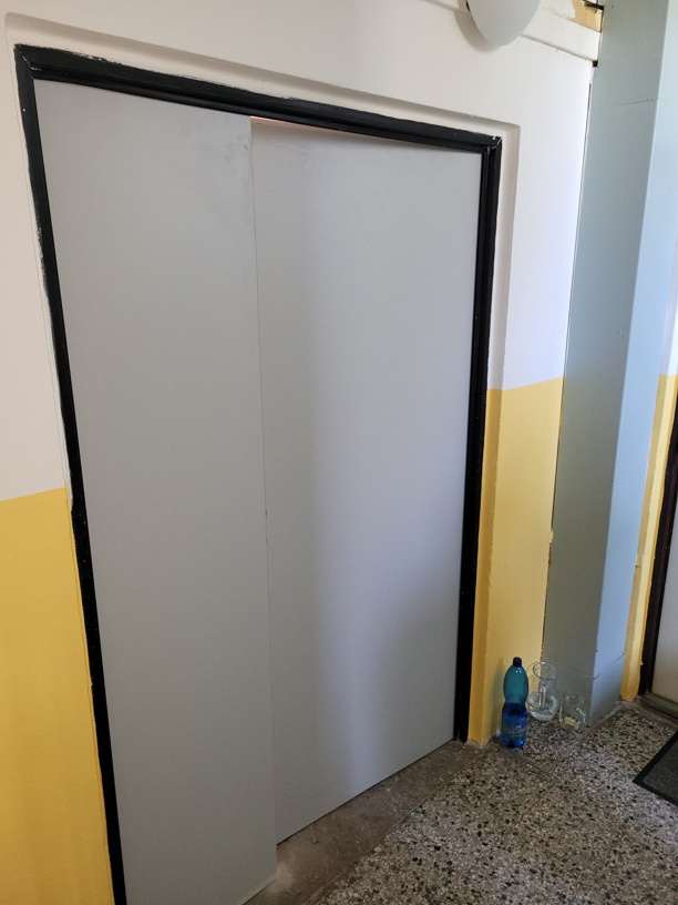 Slepá dveřní křídla bez zadlabacích zámků