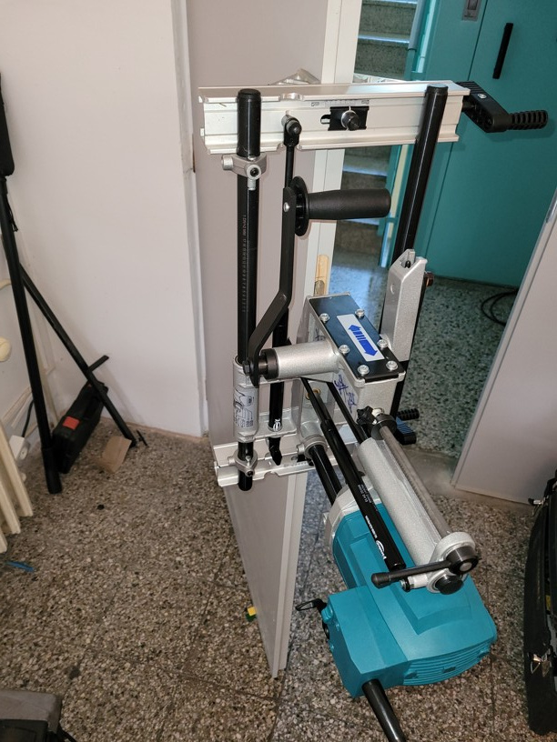 Dlabání zámku do dveří