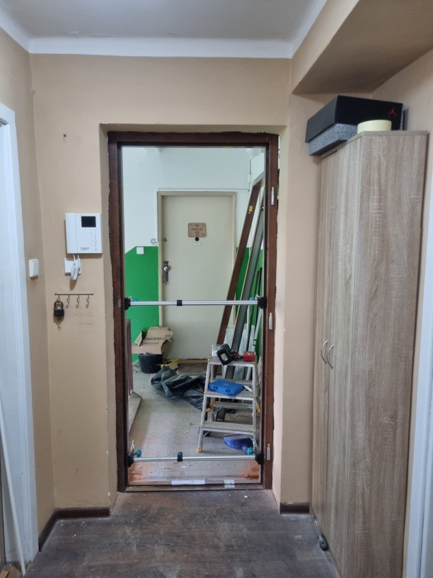 Usazení bezpečnostní zárubně