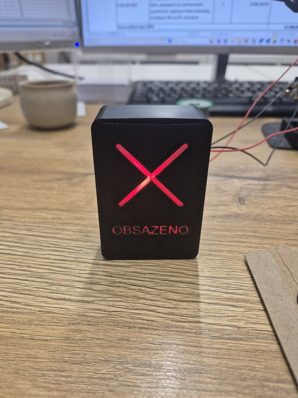 Světelná signalizace LED symbol kříže a text LOCKED