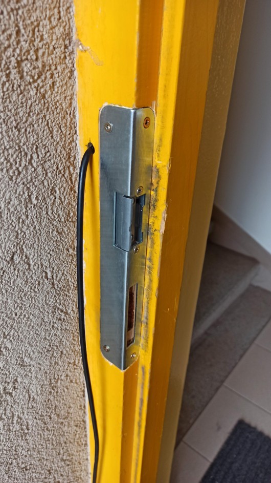 Osazení elektrického otevírače