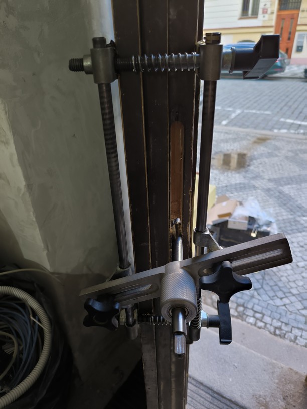 frezovani-kapsy-pro-elektromechanicky-zamek.jpg Detail upínací šablony a přesného frézování hluboké kapsy pro nový elektromechanický zámek ABLOY.