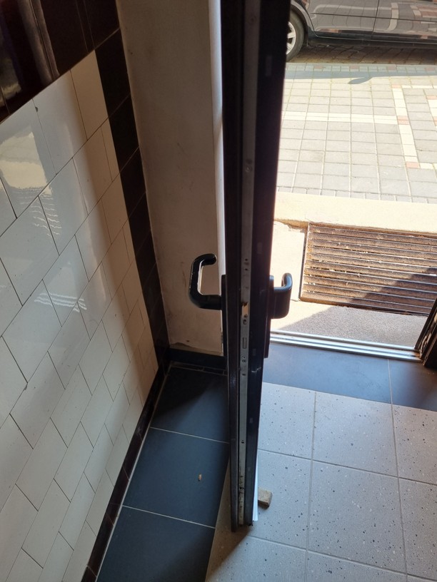 Zaseknutý vícebodový zámek