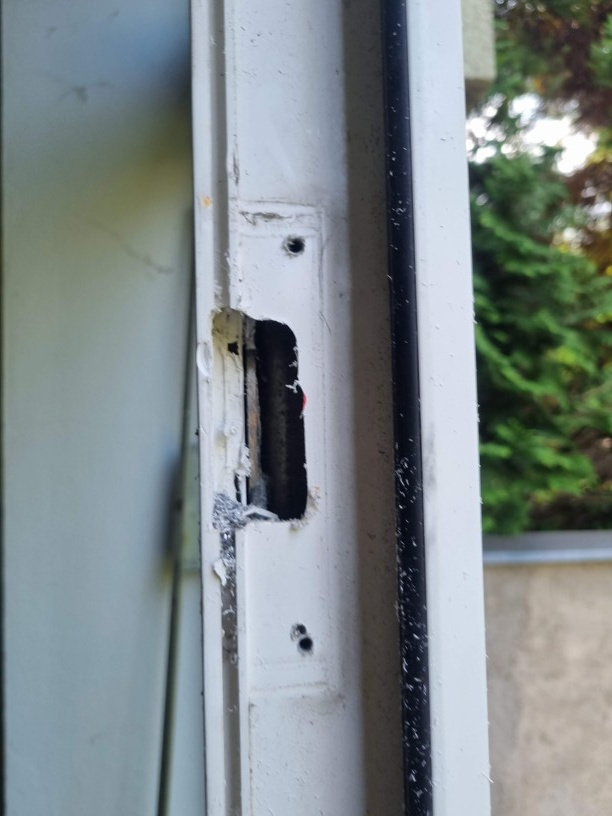 Úprava protiplechu na plastových dveří