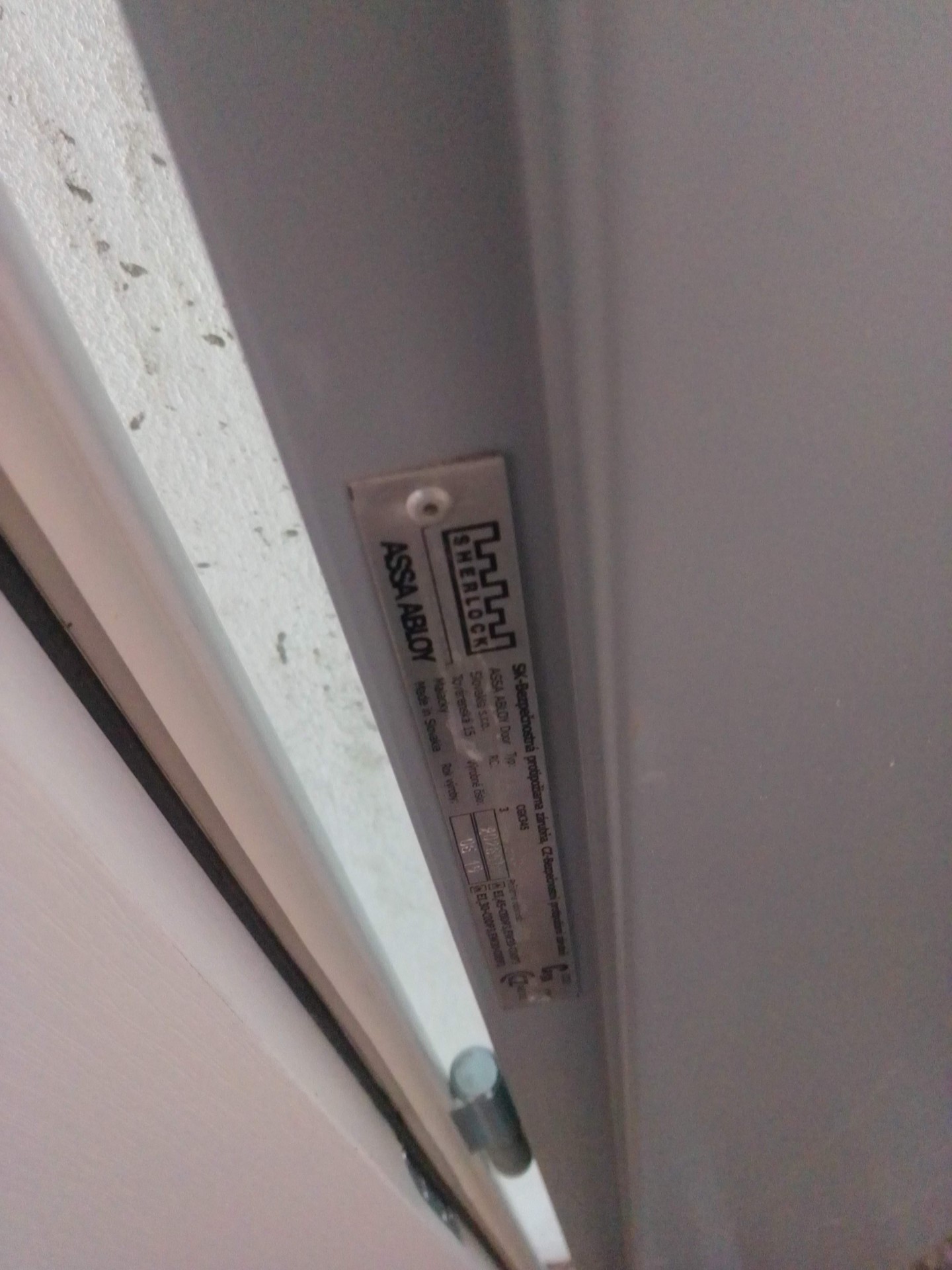 Bezpečnostní dveře výrobní štítek