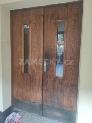 Původní dřevěné dveře