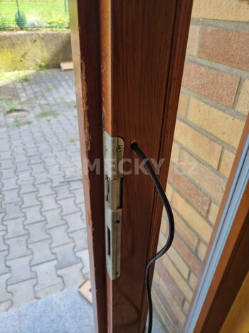 Demontáž původního bzučáku a nahrazení protiplechem