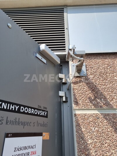 Aretační elektromagnet na dveře