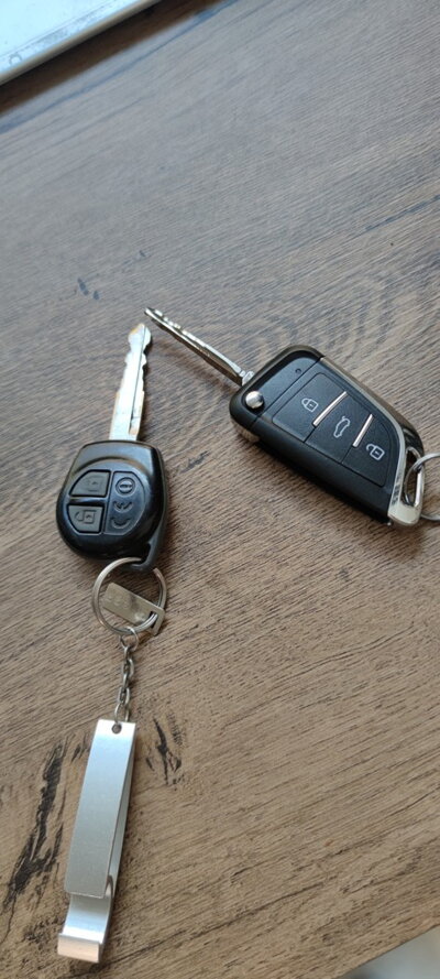Úspěšné otestování nově naprogramovaného a vyfrézovaného autoklíče přímo v zapalování vozu Suzuki SX4.