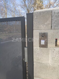 Videotelefon s otevíráním čipem pro rodinný dům