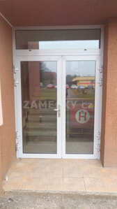 Nezničitelné dveře pro bytový dům