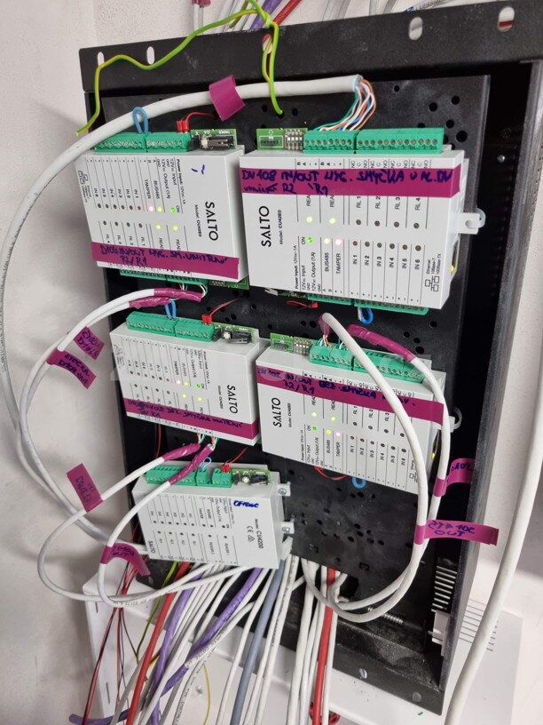 Praha: Přístupový a Interlock Systém pro špičkové čisté prostory (Chov laboratorních zvířat)