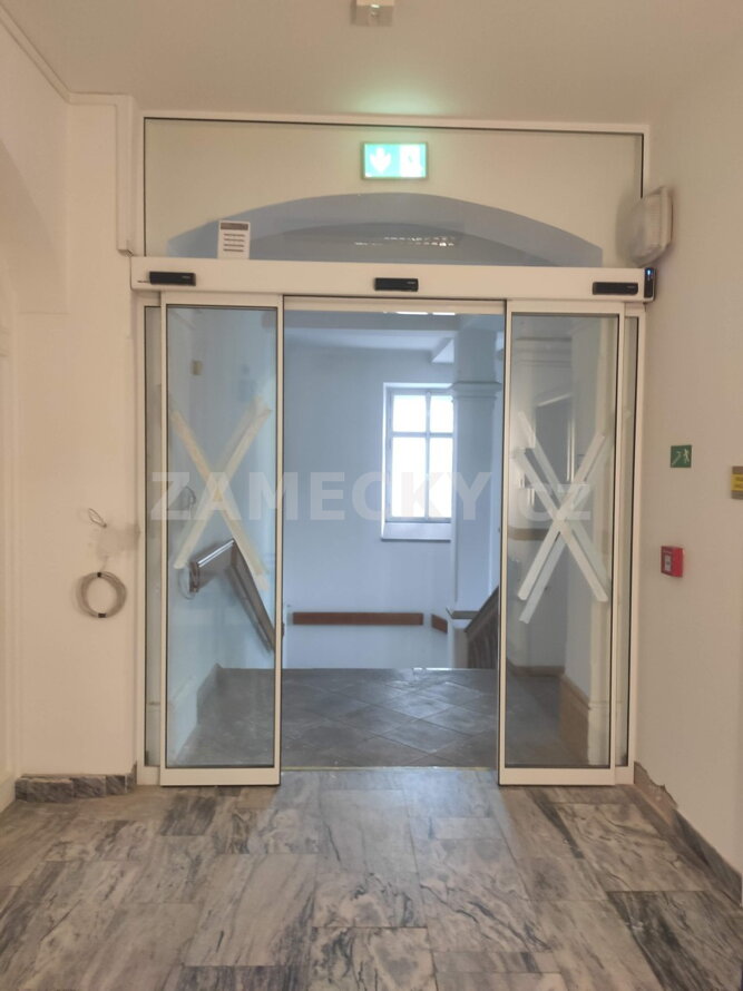 Přístupový systém a posuvné dveře pro nemocniční prostory Praha