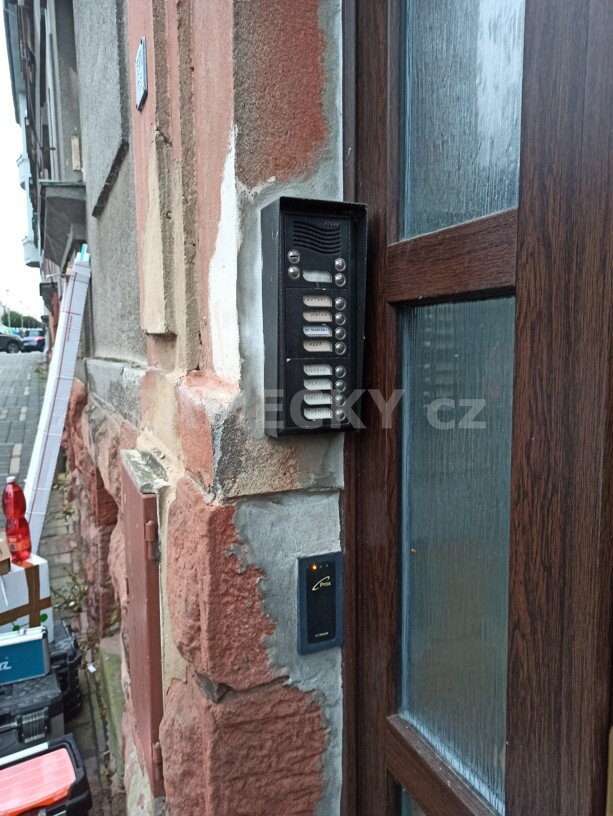 Výměna přístupového systému v bytovém domě: Modernizace na chytřejší řešení AL2S