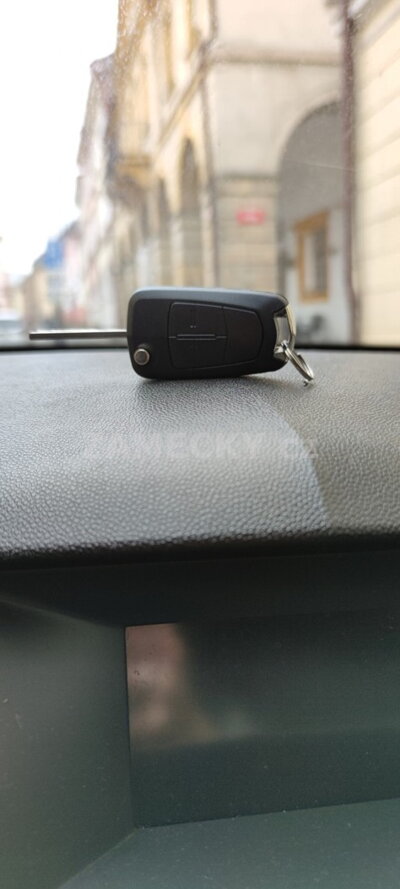 Autoklíč pro Opel Astra: Rychlá výroba zálohy a mazání ztracených čipů