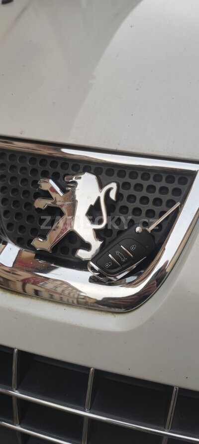 Ztracený klíč pro Peugeot 3008? Žádný problém. Vyrobíme a naprogramujeme vám nový na počkání.