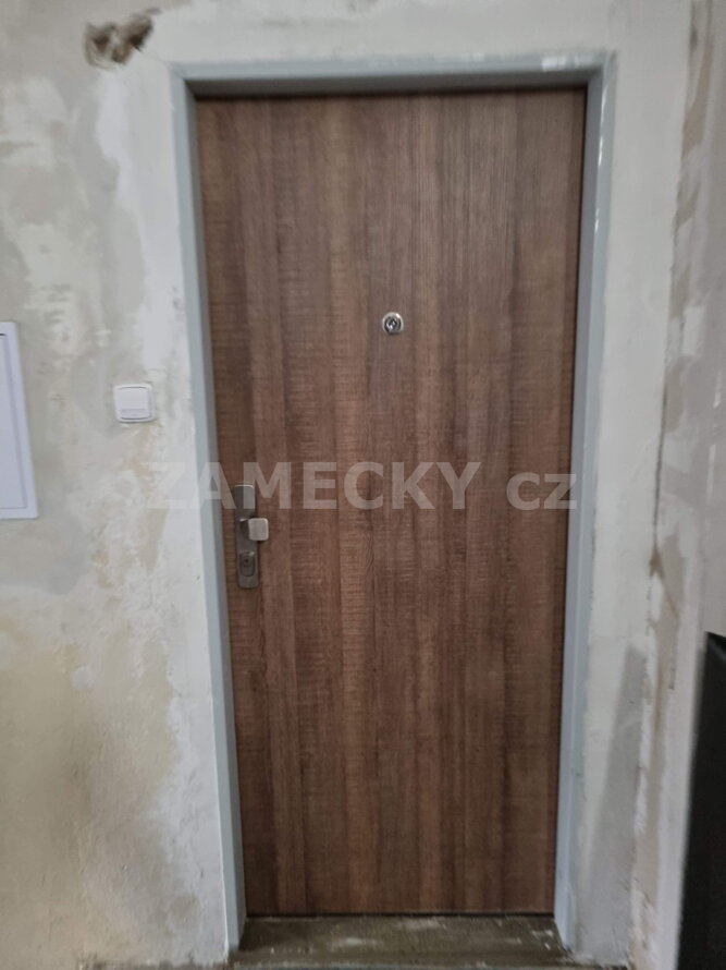 Bezpečnostní dveře RC3 Osazení bezpečnostních dveří v bytovém domě
