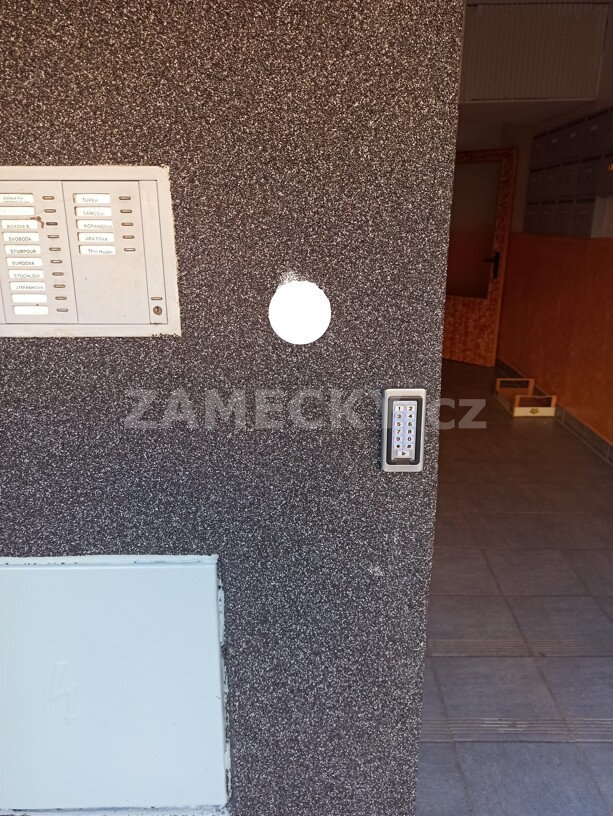 Modernizace vstupu pro SVJ: Instalace přístupového systému AL2S k telefonům Tesla