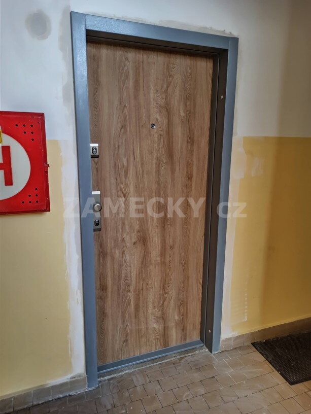 Bezpečnostní dveře Gerda RC3 Premium Liberec: Modernizace vstupu v panelovém domě s kompletní betonáží