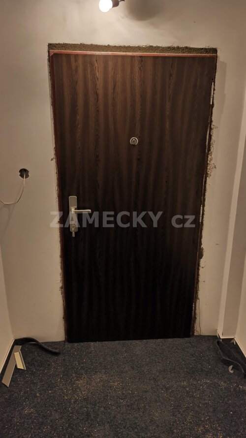 Bezpečnostní dveře RC3 pro ředitelskou kancelář: Precizní instalace, která splňuje nejvyšší nároky