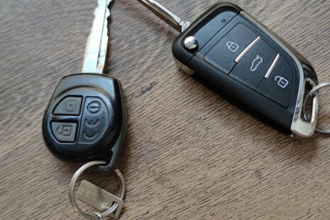 Úspěšné otestování nově naprogramovaného a vyfrézovaného autoklíče přímo v zapalování vozu Suzuki SX4.