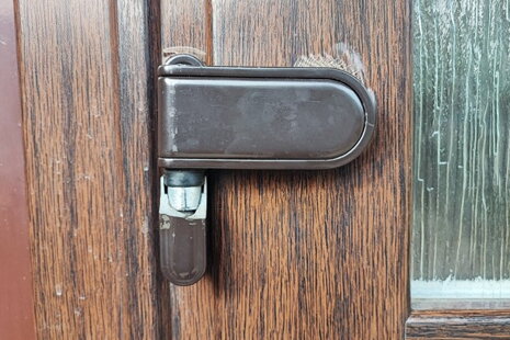 Dveře, které neposlouchají? Správný servis vám vrátí klid.