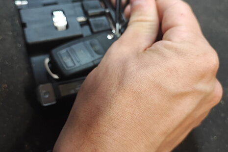 Výroba a opravy autoklíčů ve středisku www.zamecky.cz