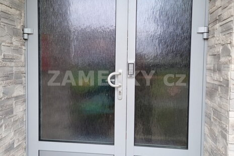 Přístupový Systém Al2S pro SVJ: Konec Vytížených Zámků a Ztracených Klíčů ve Vrdech