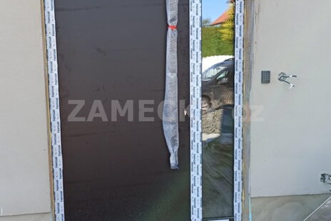 Pohodlí a bezpečí na dotek: Proč jsou čipové zámky ideálním řešením pro váš rodinný dům
