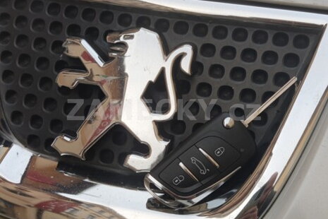 Ztracený klíč pro Peugeot 3008? Žádný problém. Vyrobíme a naprogramujeme vám nový na počkání.