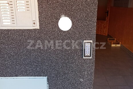 Modernizace vstupu pro SVJ: Instalace přístupového systému AL2S k telefonům Tesla