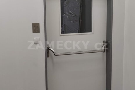 Únikové protipožární dveře pro obchodní centrum v Chebu